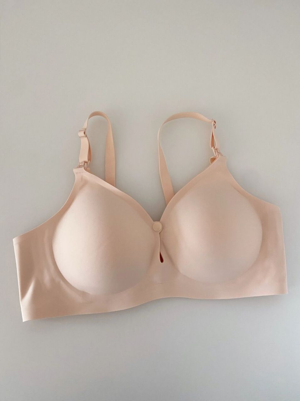 怀孕的时候就买了哺乳内衣,当时就一直纳闷这根带子有什么用,甚至还