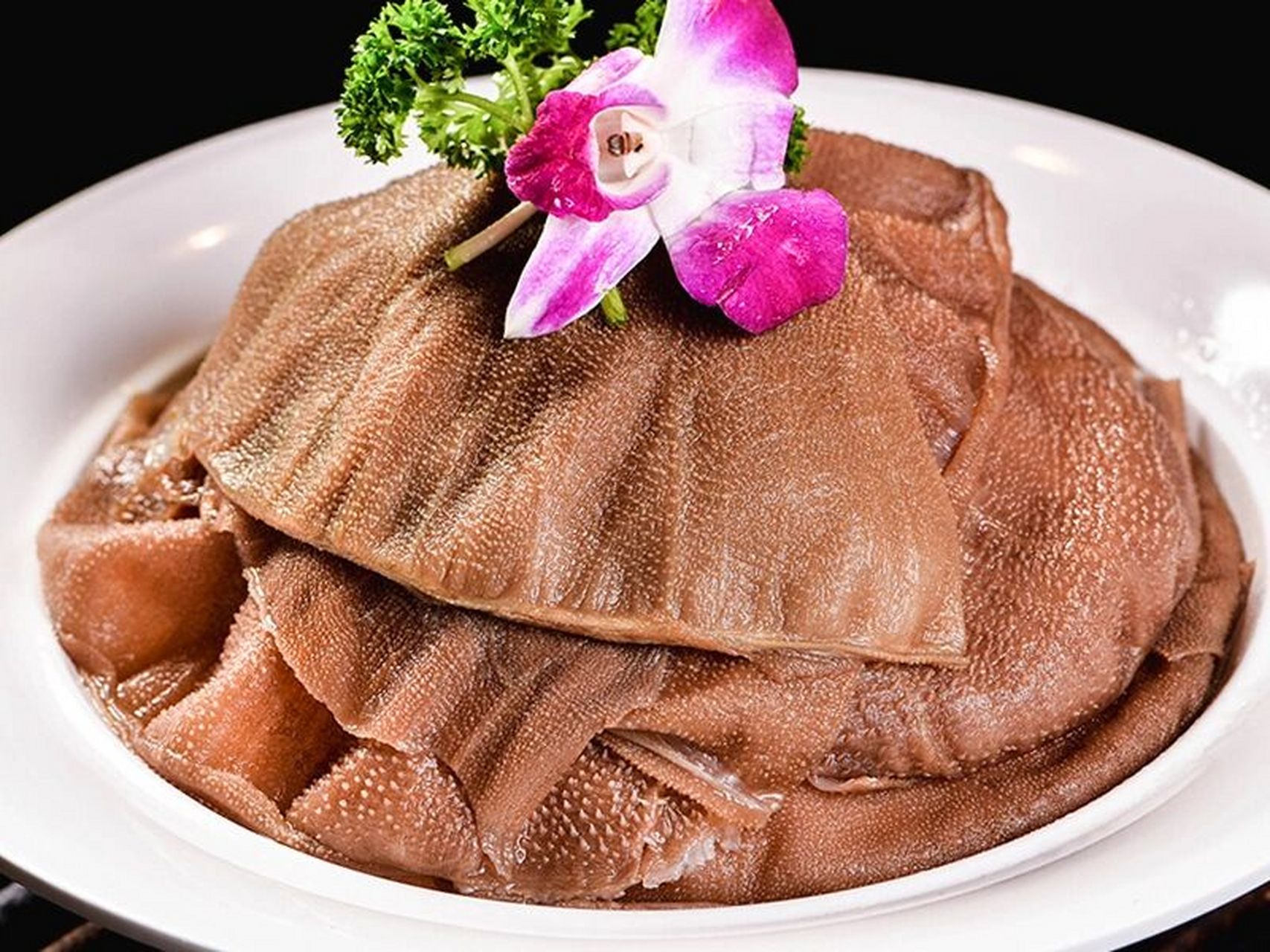 97【区别】 166*黄牛毛肚的凸刺是偏圆,而水牛毛肚的尖端偏尖.