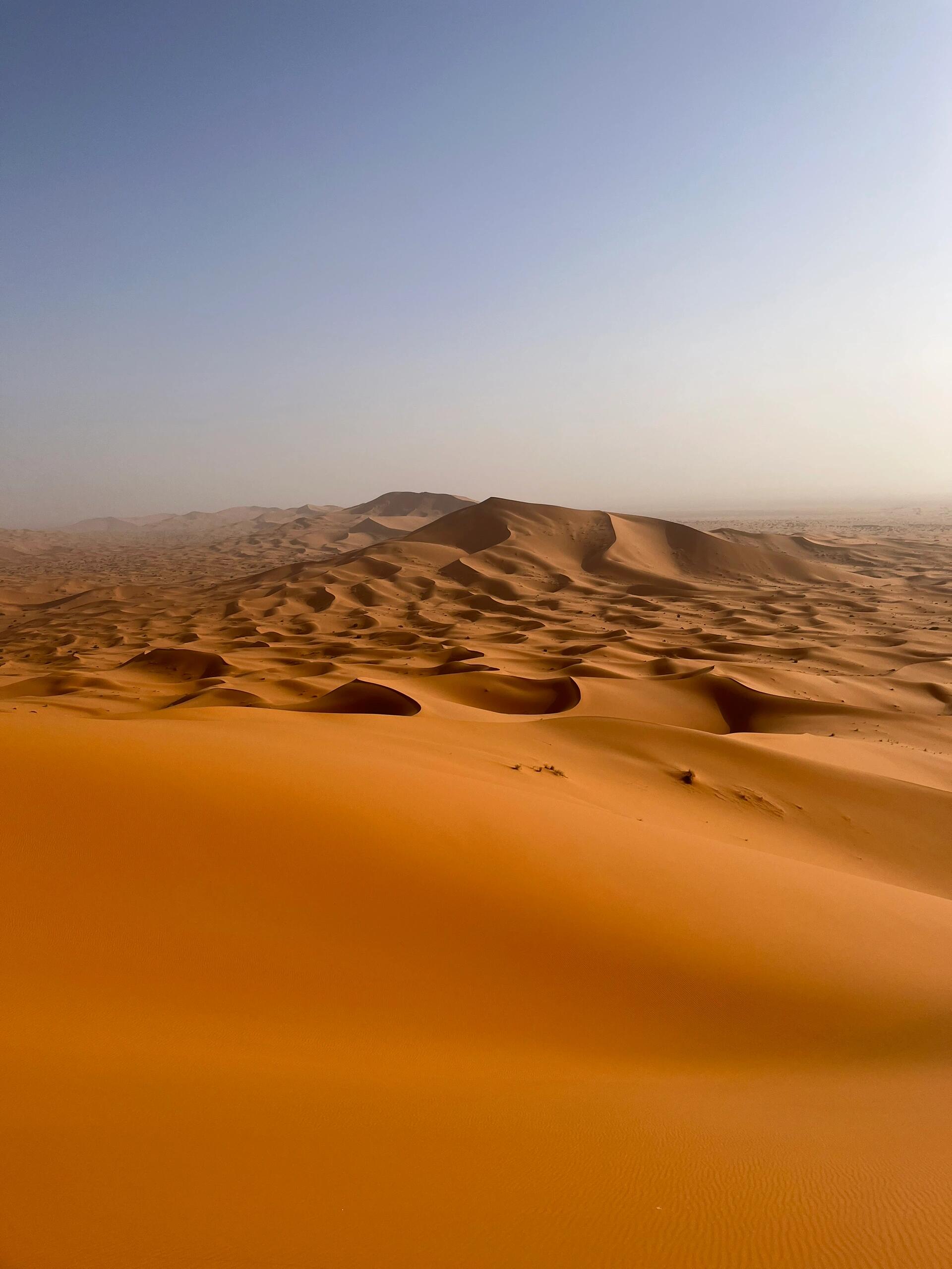 撒哈拉沙漠壮丽的沙子变色了 merzouga 沙漠,摩洛哥.