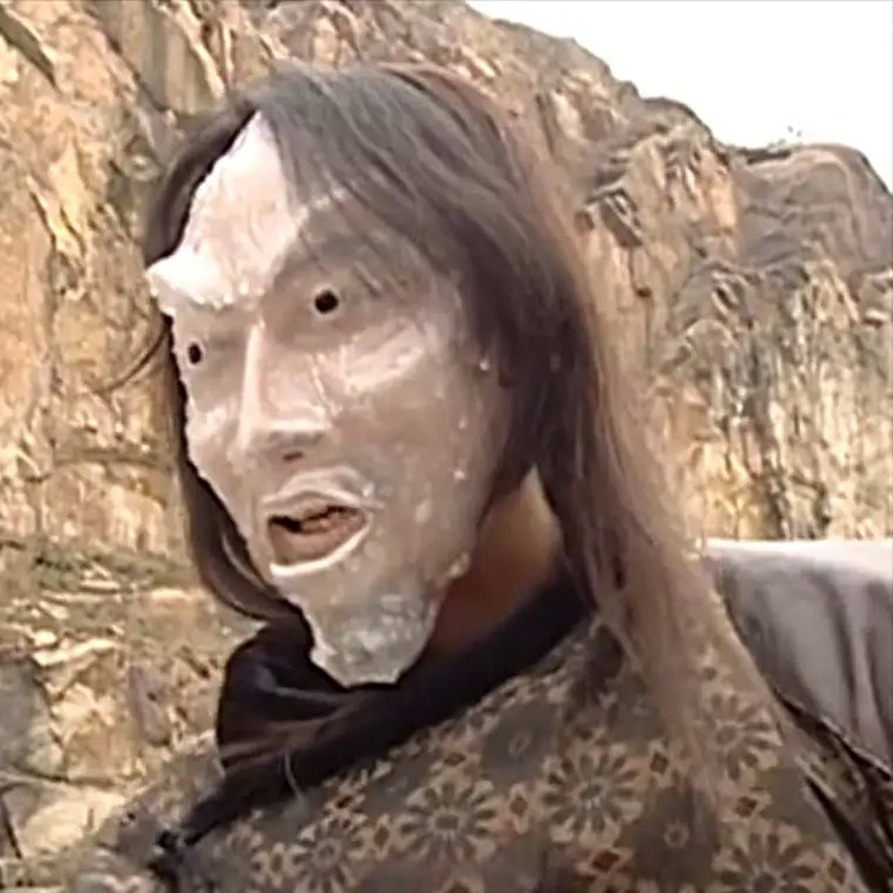 鬼吹灯之昆仑神宫里的韩淑娜在第七集被无量业火焚烧下线了,第九集她