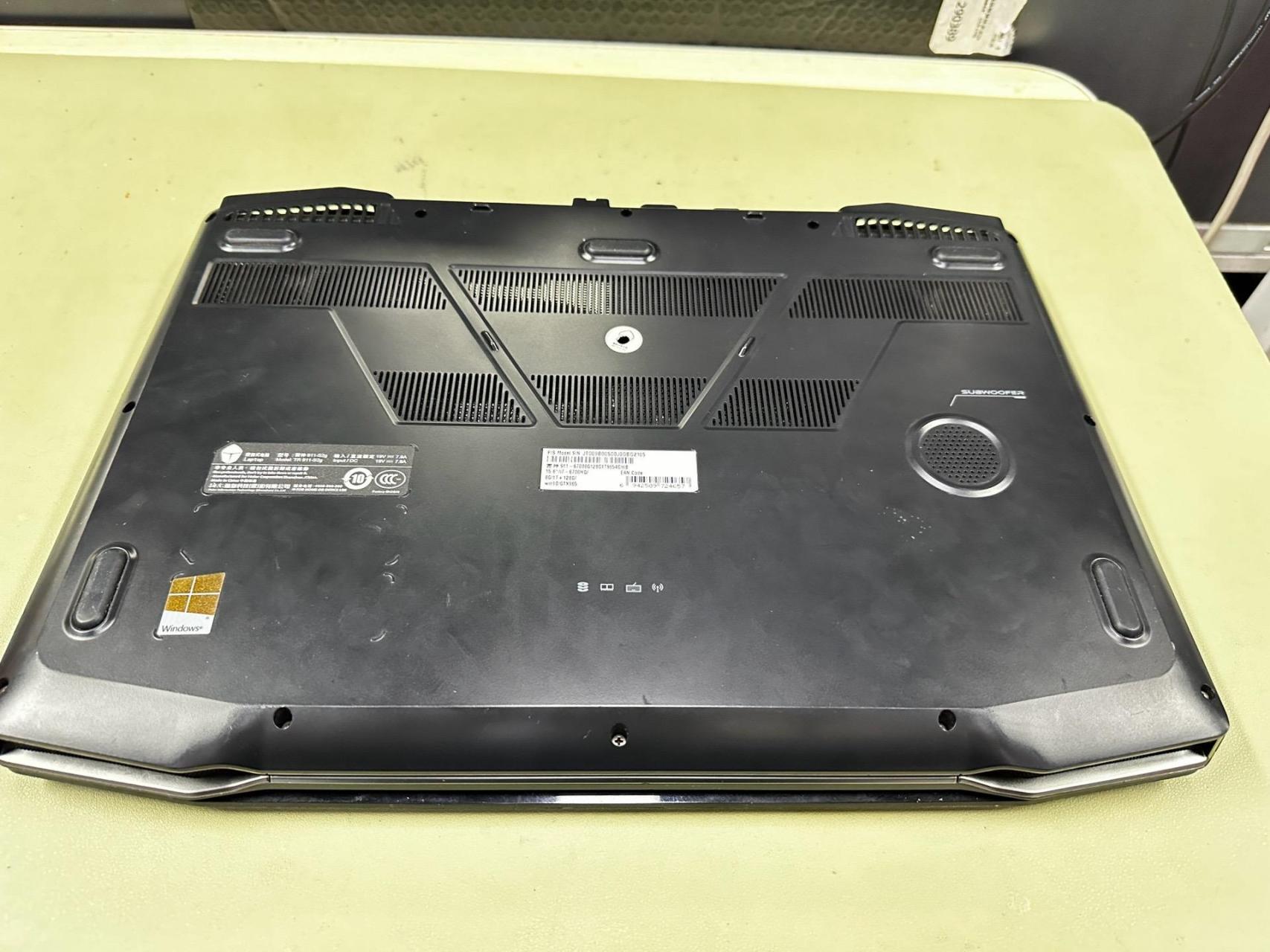 5寸,九新,i7-6700hq四核处理器,8g内存,128g固态硬盘 1t机械硬盘