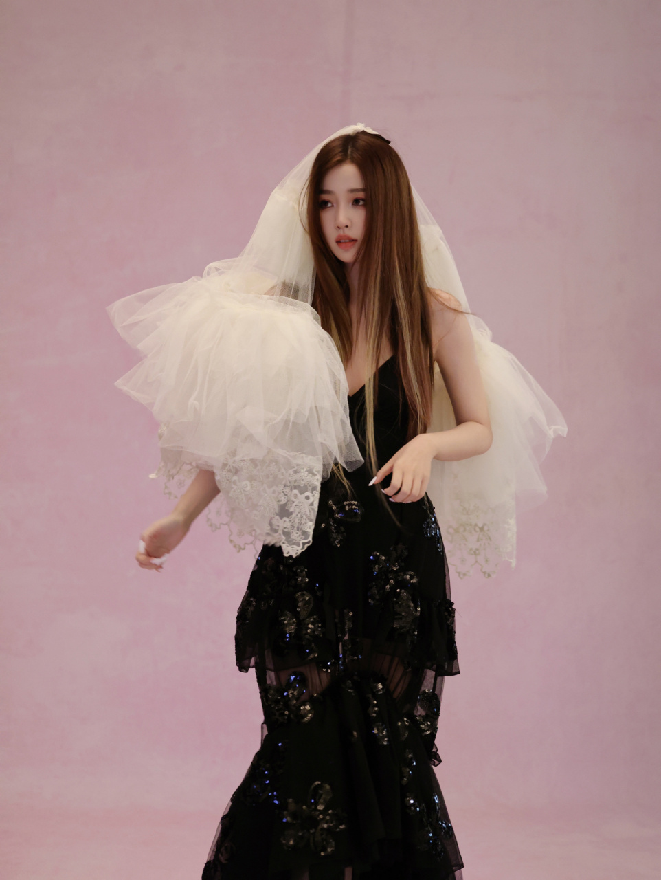 虞书欣白天鹅芭蕾风大片,白纱曼妙轻盈起舞,唯美的芭蕾公主