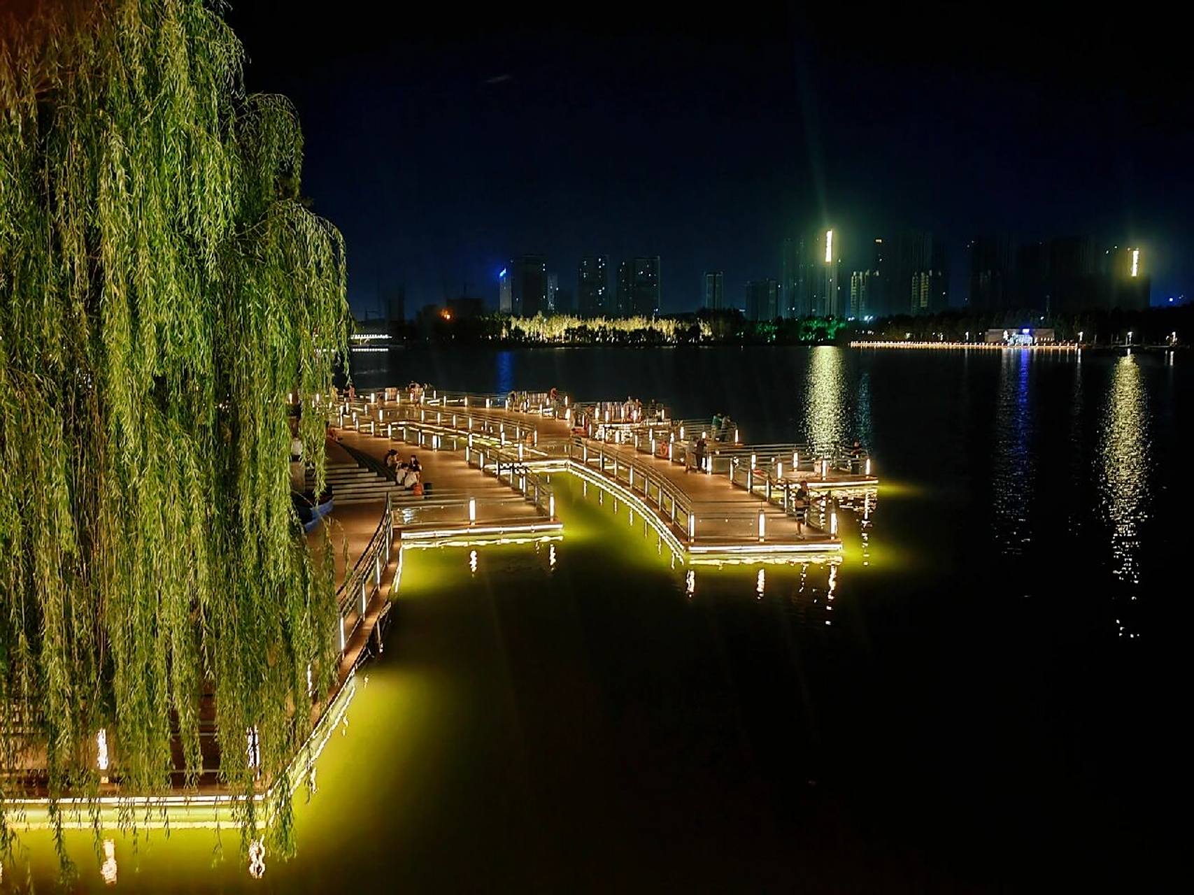 夜游新乡定国湖 旅行不一定非要去看著名景点,城市的一角,乡村的一隅