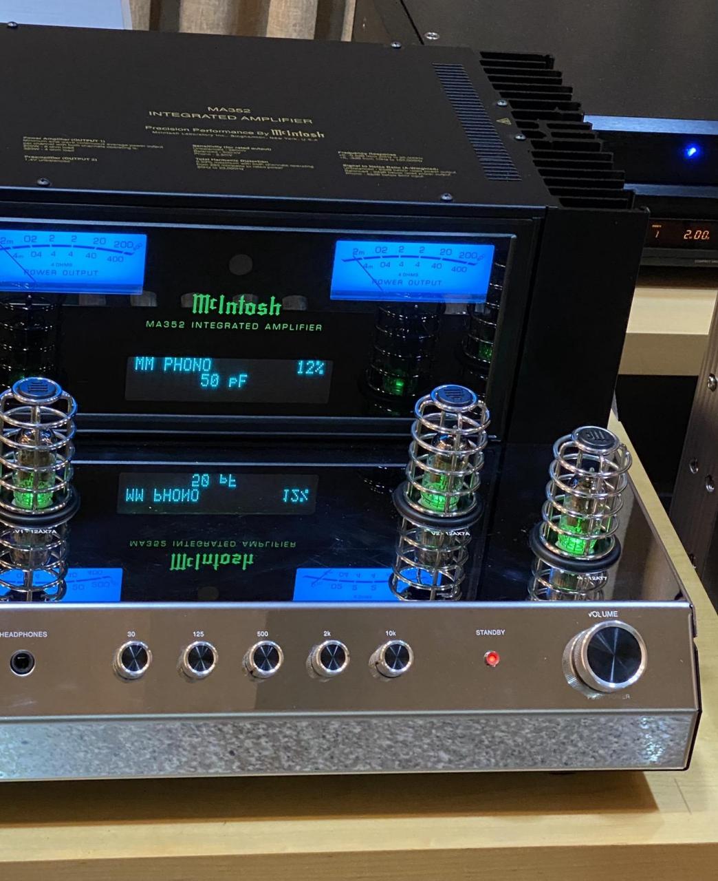 麦景图 mcintosh  ma352 经典合并功放, 前胆后石设计,功率每声道200w