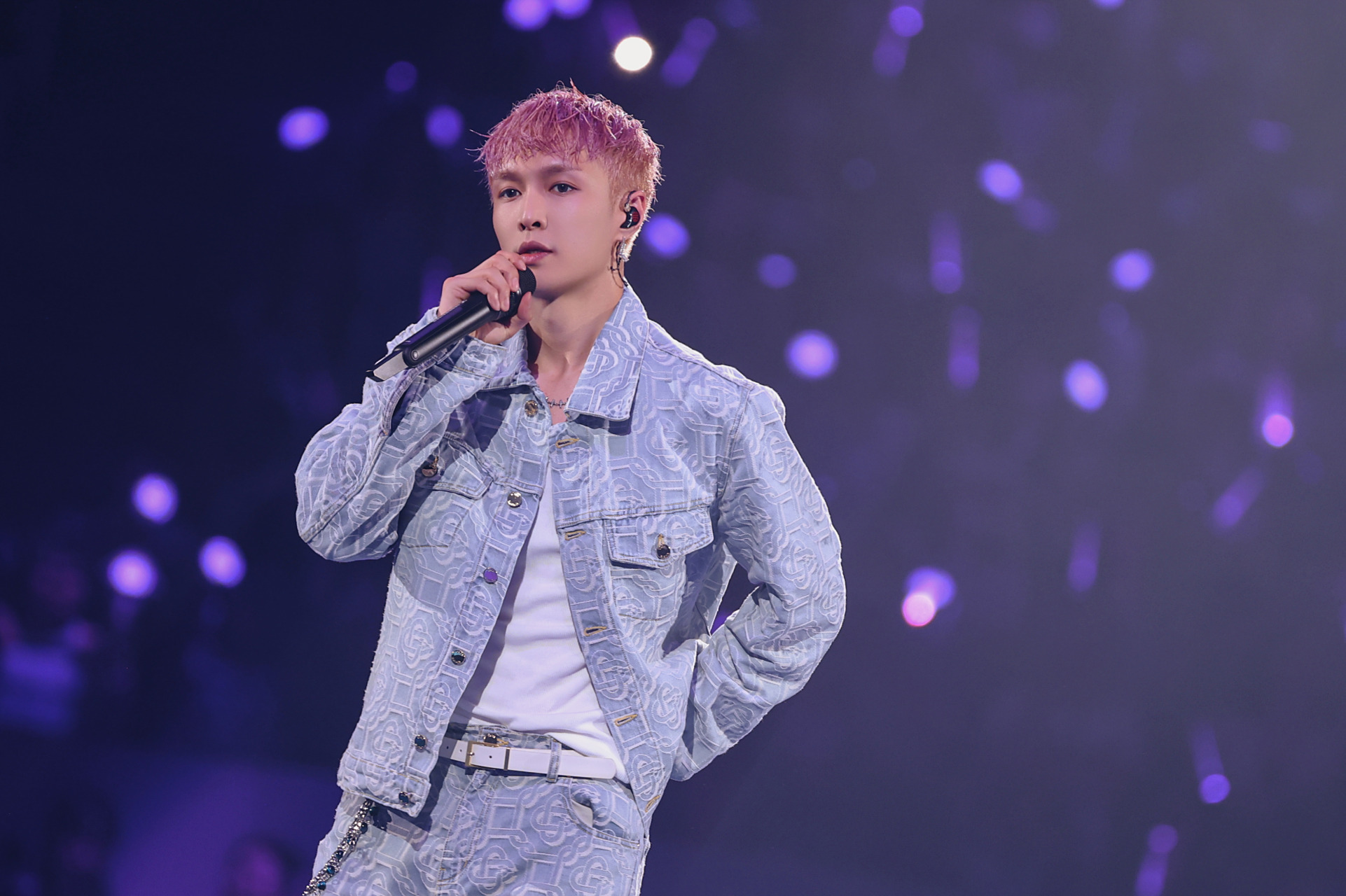 张艺兴##张艺兴2023大航海巡演# 所有充实或虚度的时光里,都有彼此