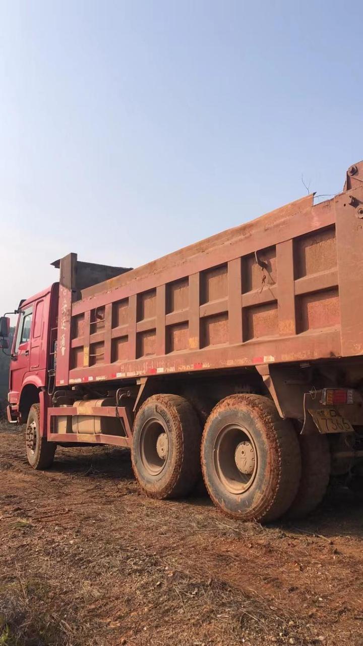 后八轮渣土车 国三原版原漆豪沃13年12月.336马力.