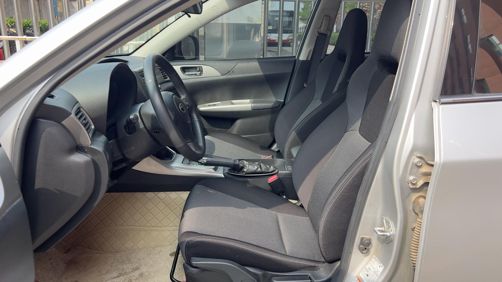 2009年3月登记斯巴鲁翼豹,俗称(母豹子)仅行驶6.8万公里,几块补漆