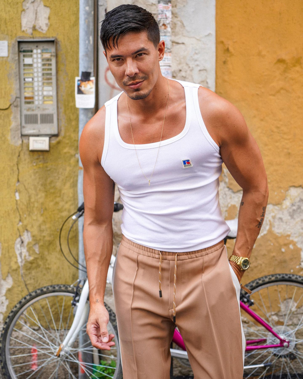 hotdamn!刘易斯·陈性感新写真![抓狂][期待][色][亲亲][舔屏]