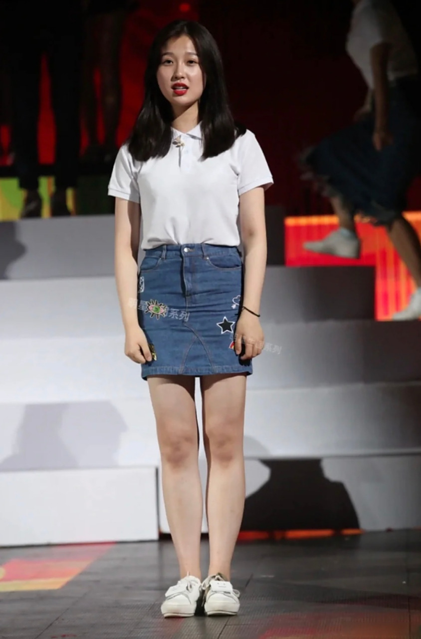 虞书欣都这么瘦了脚脖子还是比别的女明星粗,可见脚脖子瘦不下来