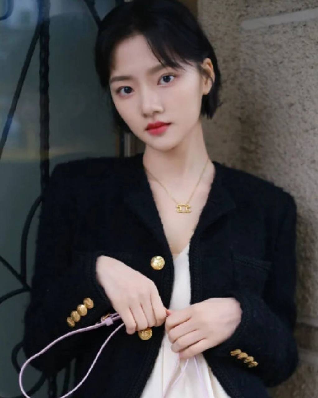 任敏超适合短发,戴眼镜也很有气质 #浪漫生活的记录者# #任敏# #演员