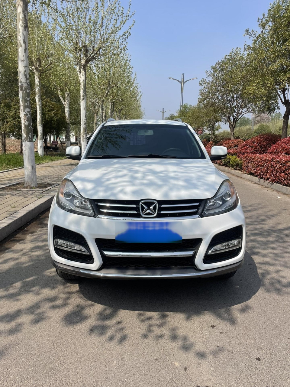 14年江铃驭胜s350柴油自动档后驱,带大梁非承载车身,路虎卫士同款