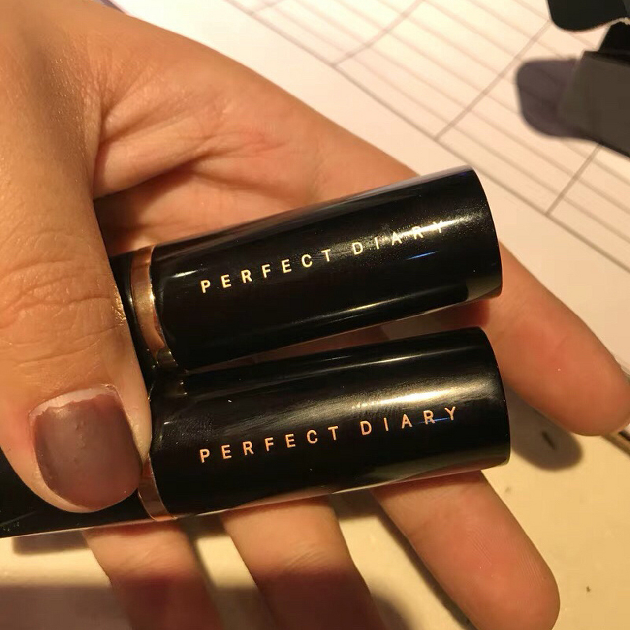 perfect diary 完美日记 #小黑钻唇膏 #104 liqueur chocolate 酒心