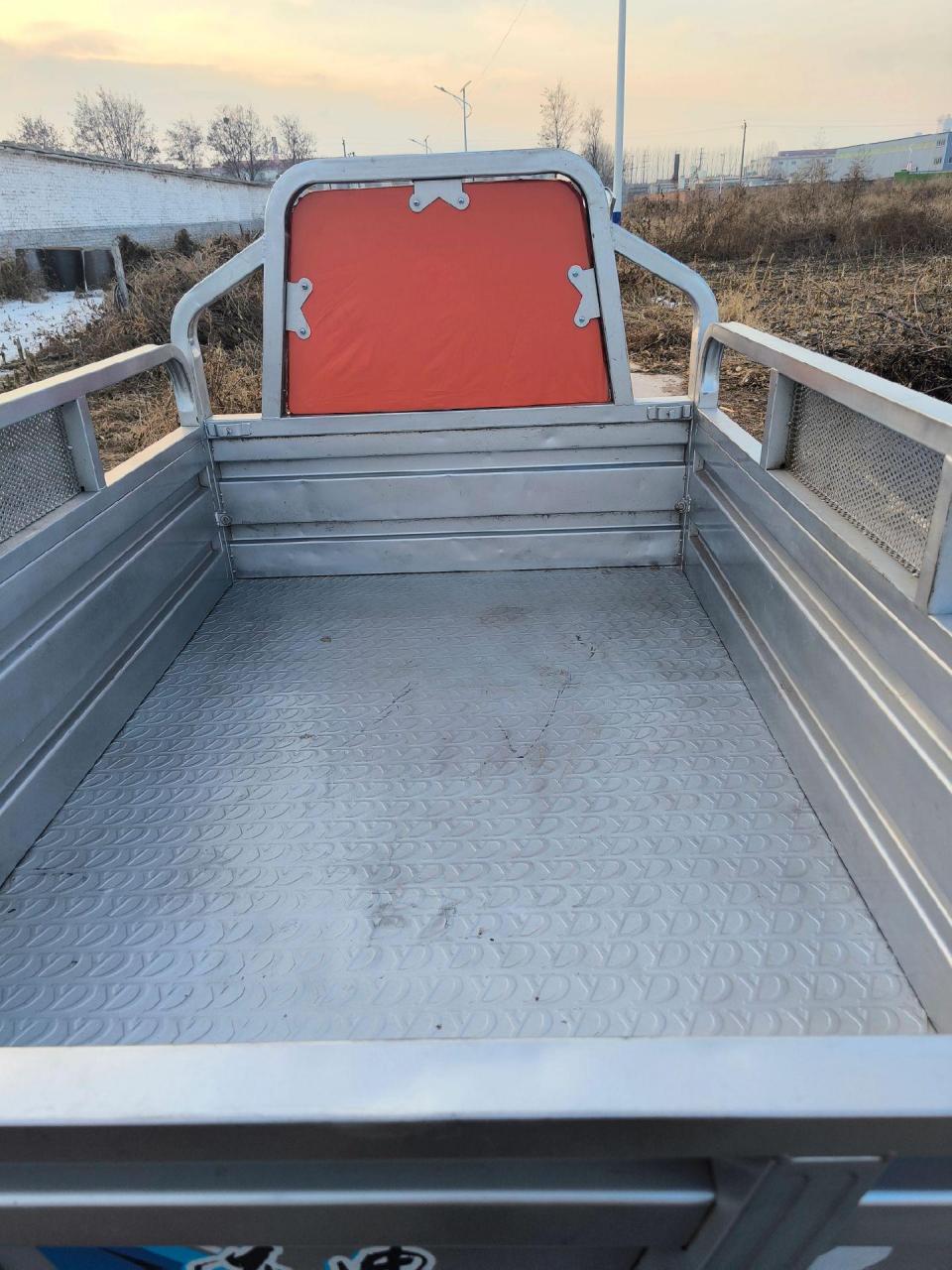 出售三年远迪电动三轮车.