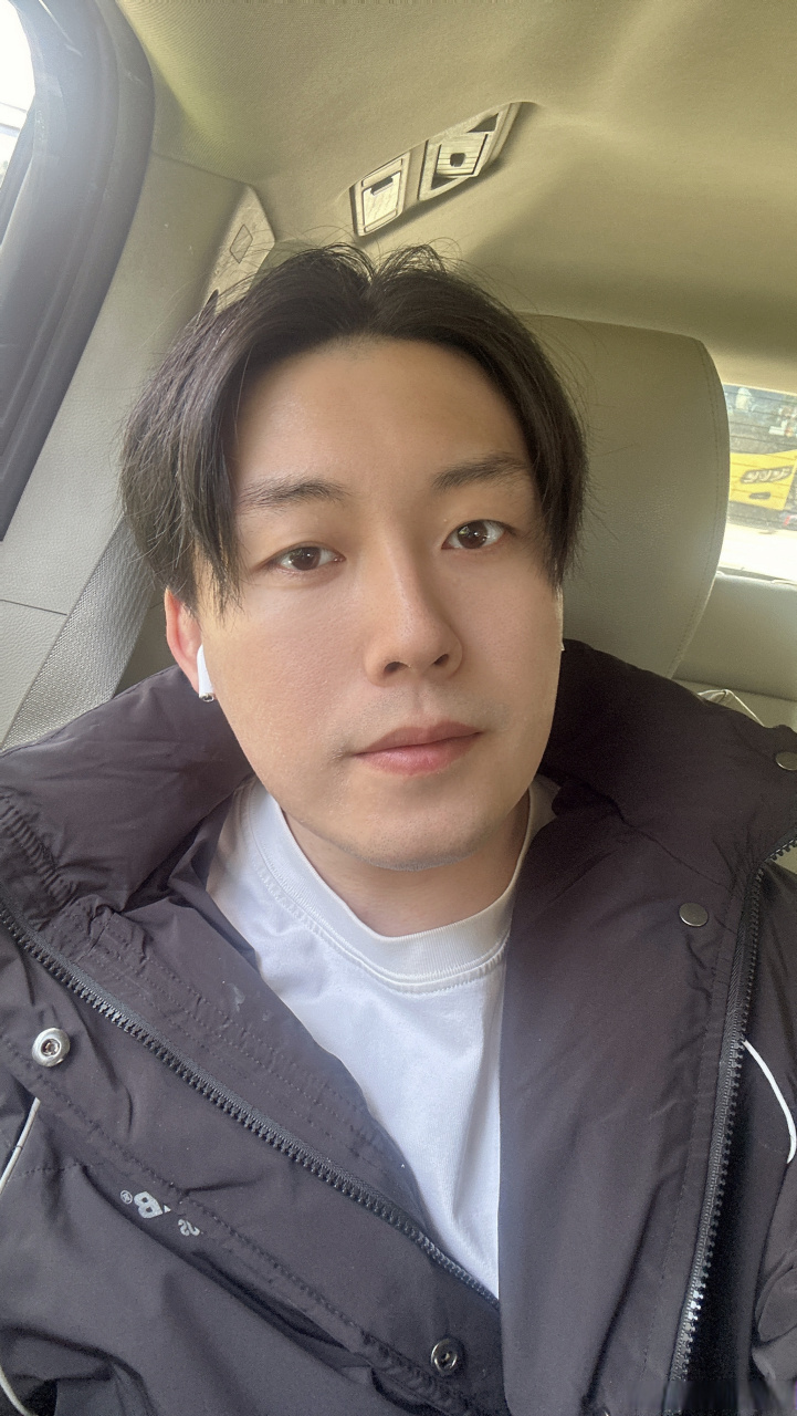 演员马旭东#  为了怕晚上冷我是拼了