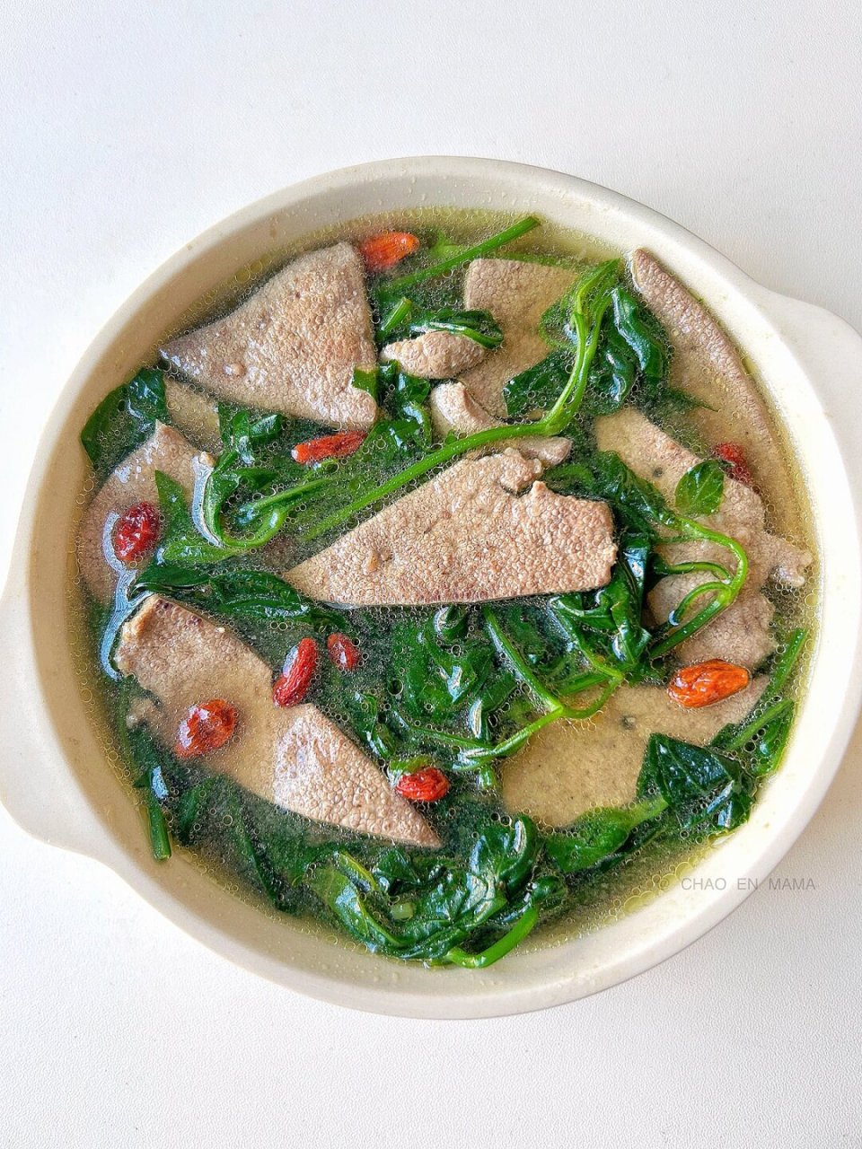 hi～分享今天做的枸杞叶猪肝汤,鲜美好喝～热乎乎的来上一碗太暖胃啦