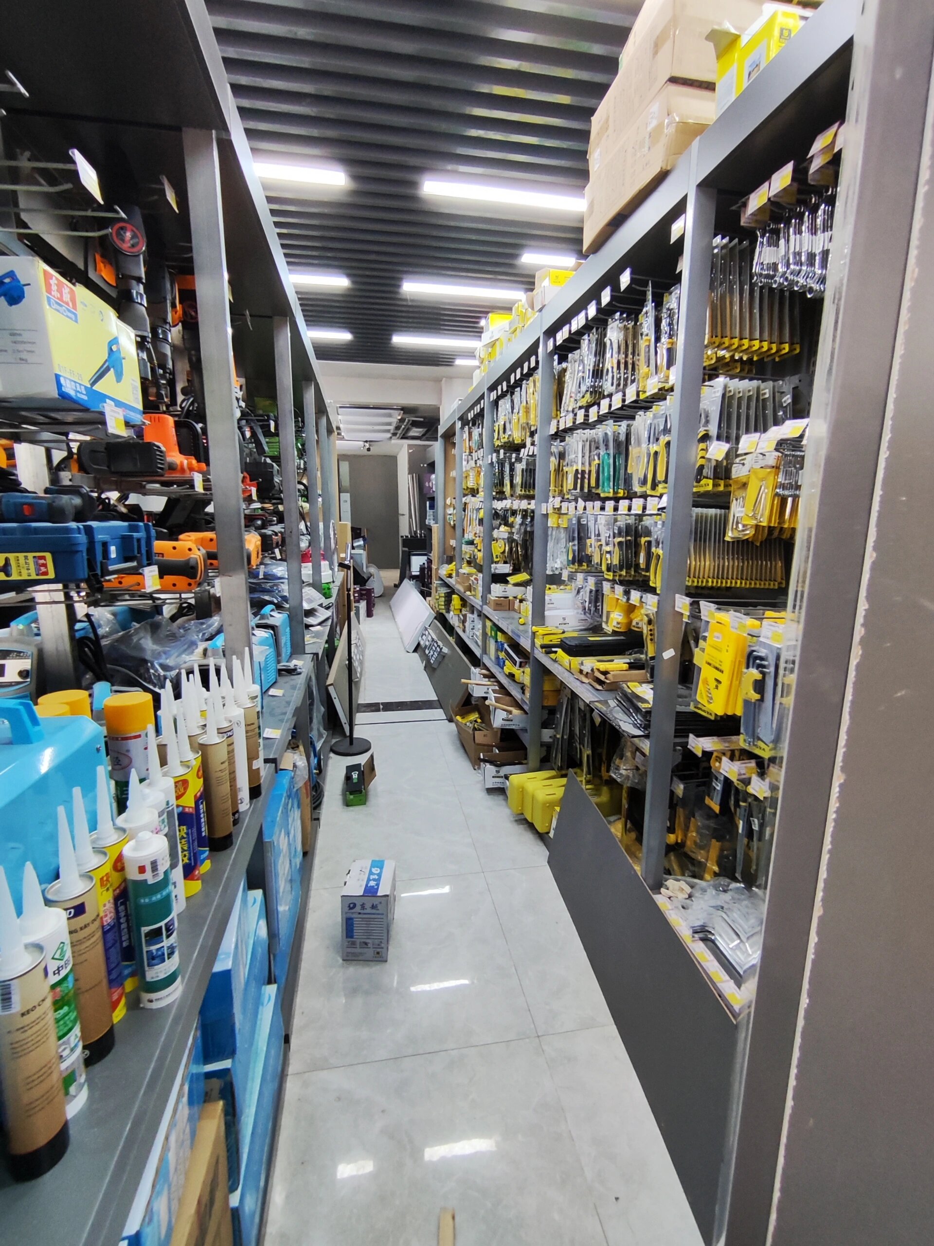 五金店当店员,今天被辞退哈哈哈