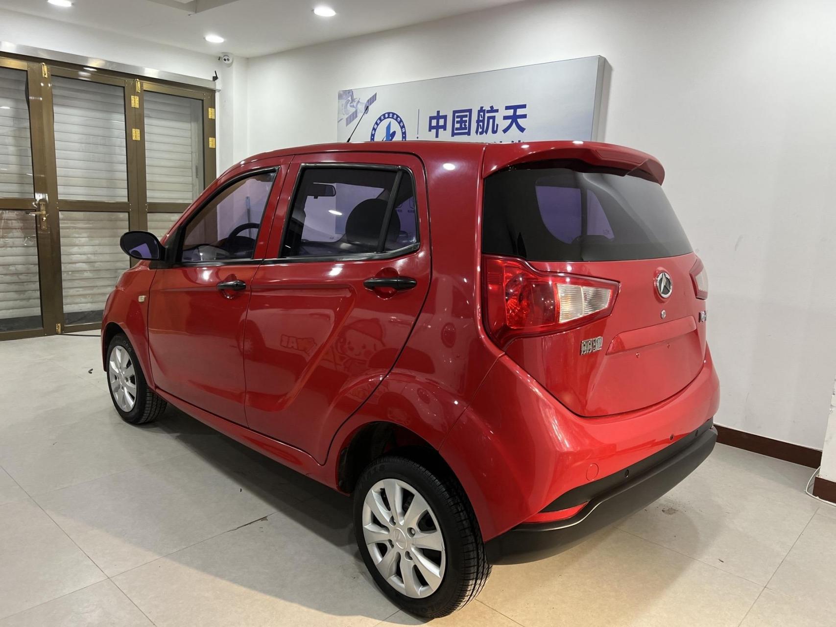 今日新到一台试驾车,丽驰v6,60伏油电两用,四桥原车轮胎,带倒车影像