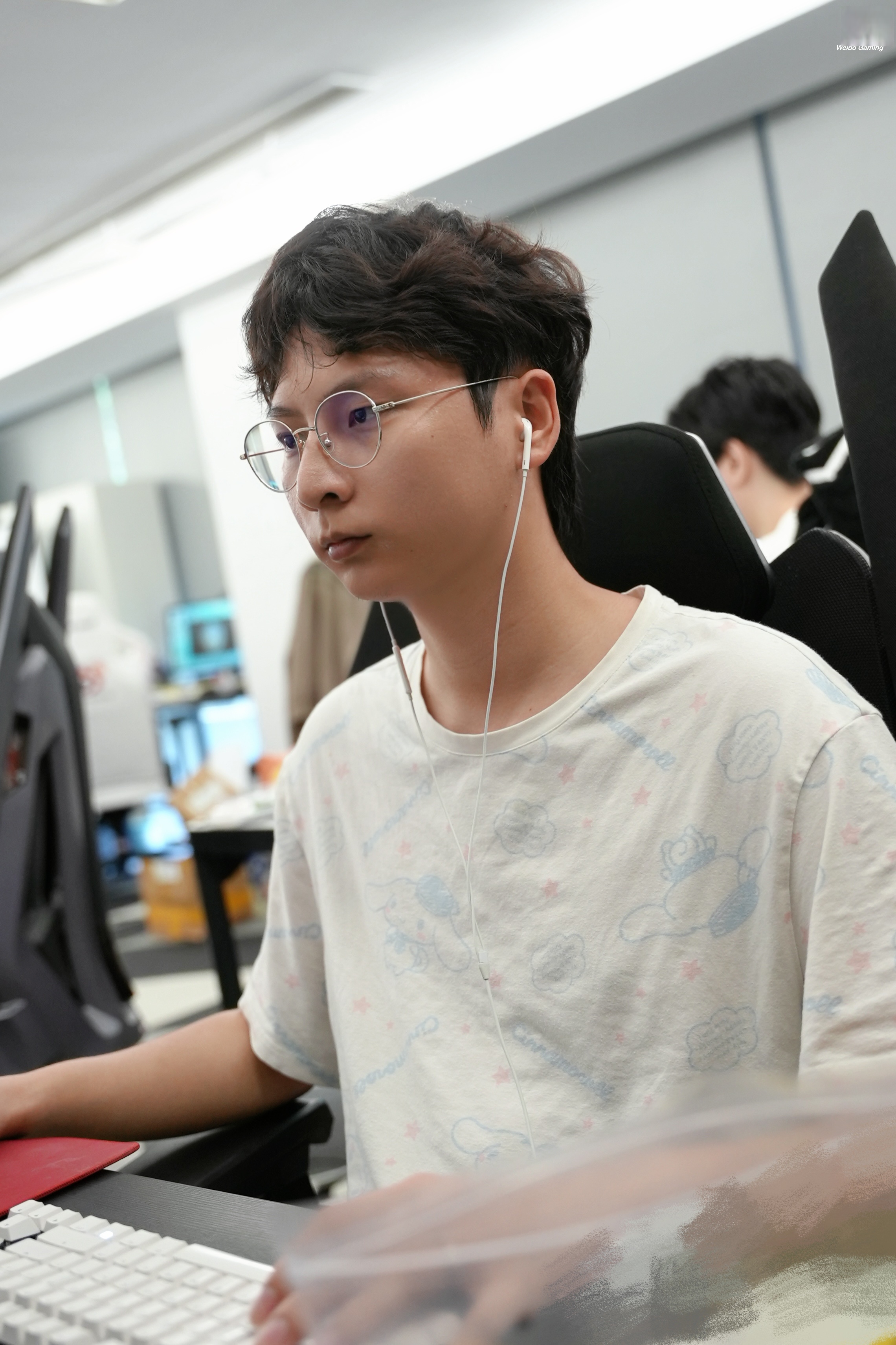 今天也是投入认真训练的微博哥 以及,逼疯强迫症