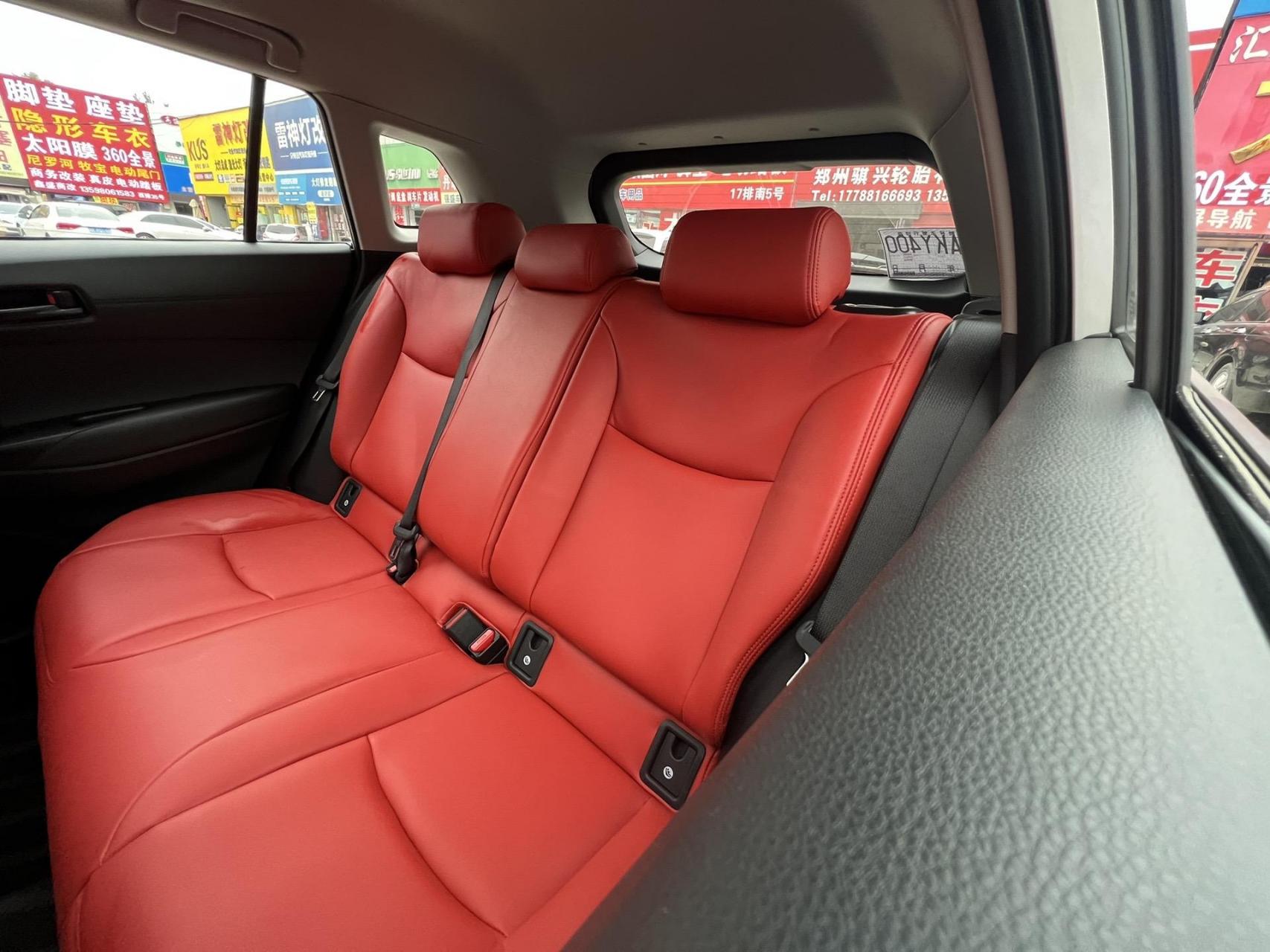 真皮座椅改装 丰田锐放 卡宴红色内饰  这气场,立马强大