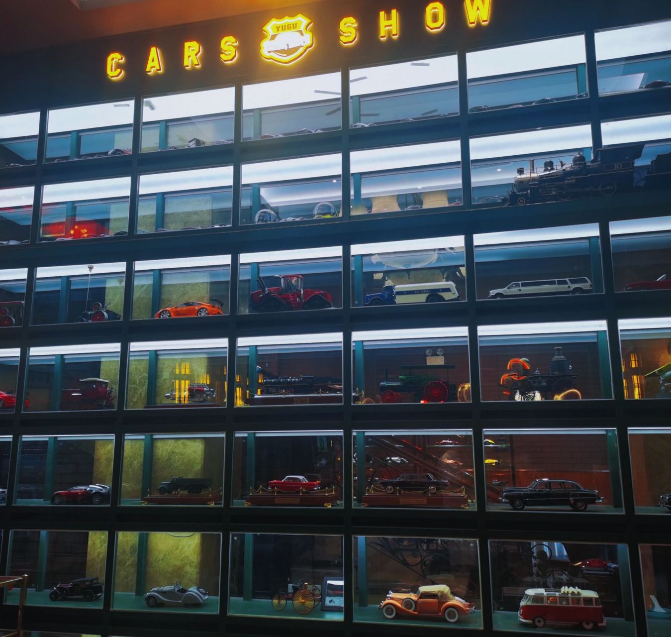 探访长春汽车博物馆 其实是车之谷餐厅 标题党了 确是拥有众多车模