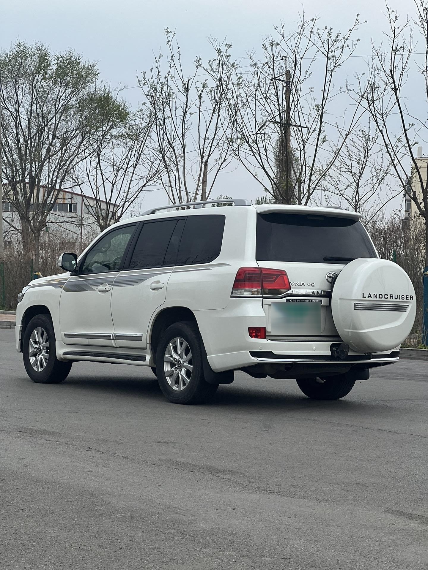 2012年上牌丰田兰德酷路泽 中东版八座八气囊 双油箱 双备胎 原车绞盘