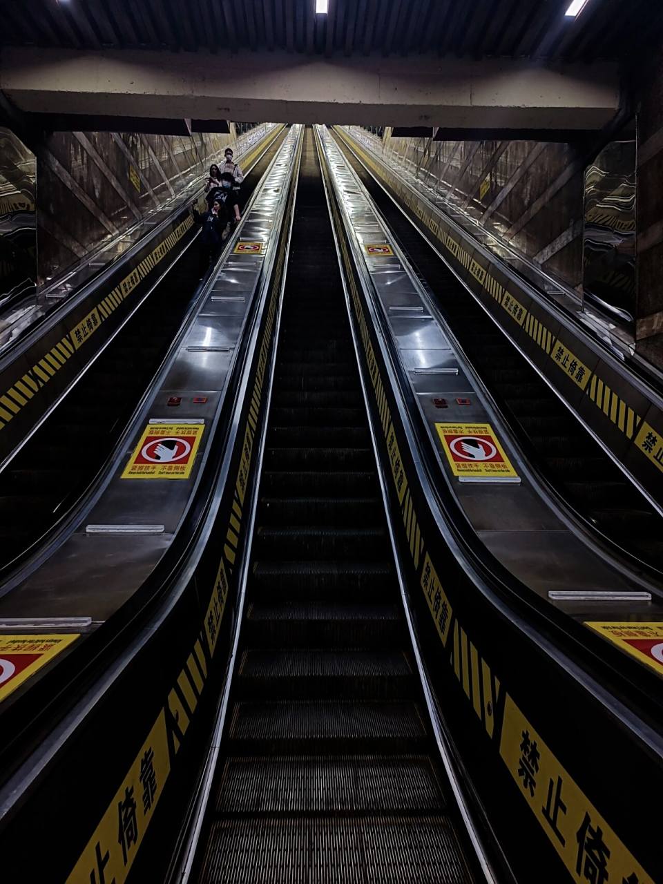 重庆皇冠大扶梯 | 全国最长电动扶梯 第一个让我站的冒汗的电动手扶梯