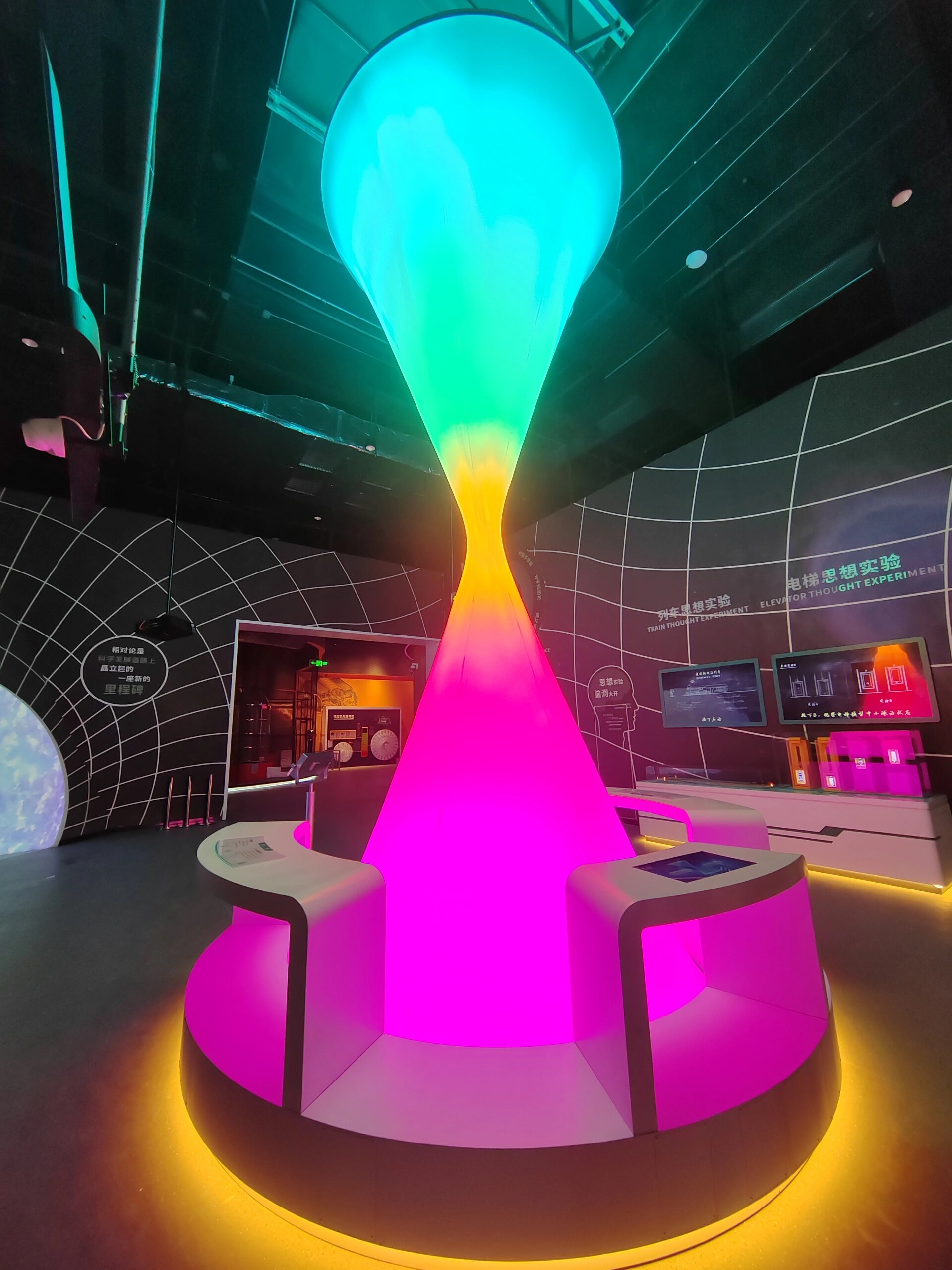 安徽科技馆新馆 安徽省科技馆新馆位于合肥市滨湖新区环湖北路与香港