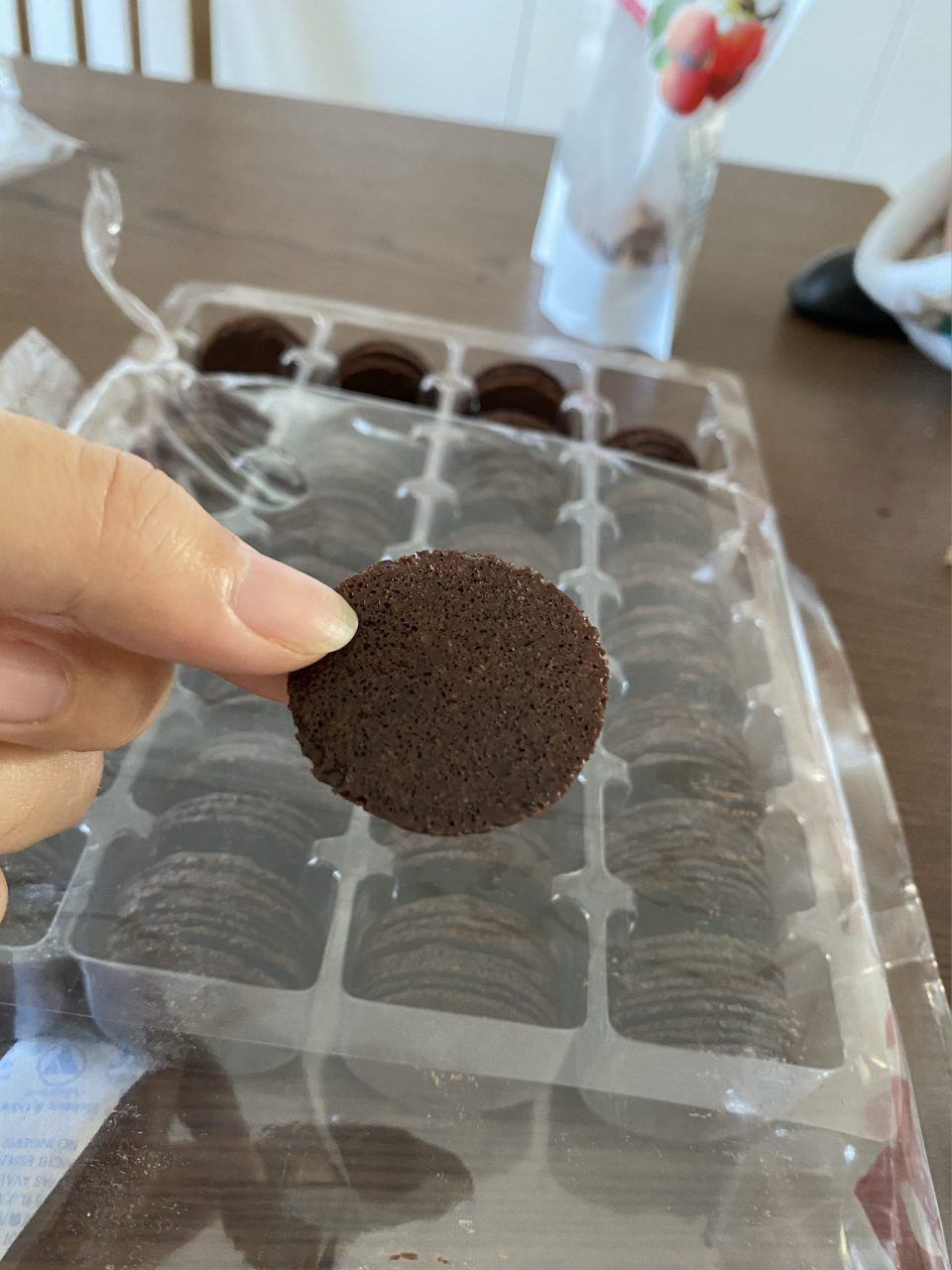 这个龙岛巧克力脆片藏在糕点区,其貌不扬,看起来不过就是一袋普通