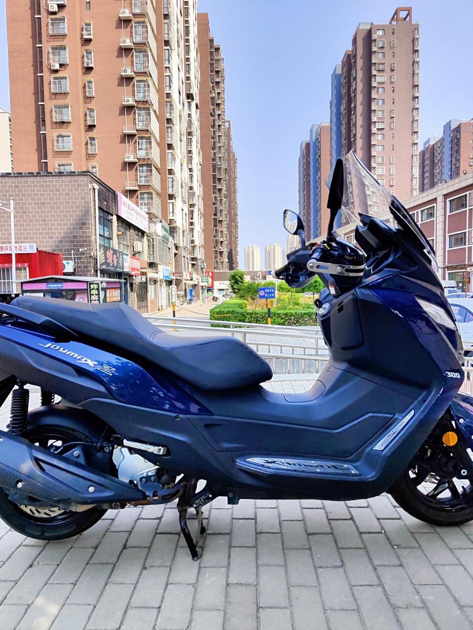 三阳九妹z300,一手车11000公里,全车几乎连划痕和磕碰都没有,精品车况