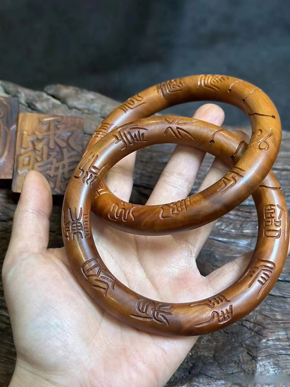 乾坤圈,又称阴阳环,为道家法器,是道教重要宗教修持用品之一.