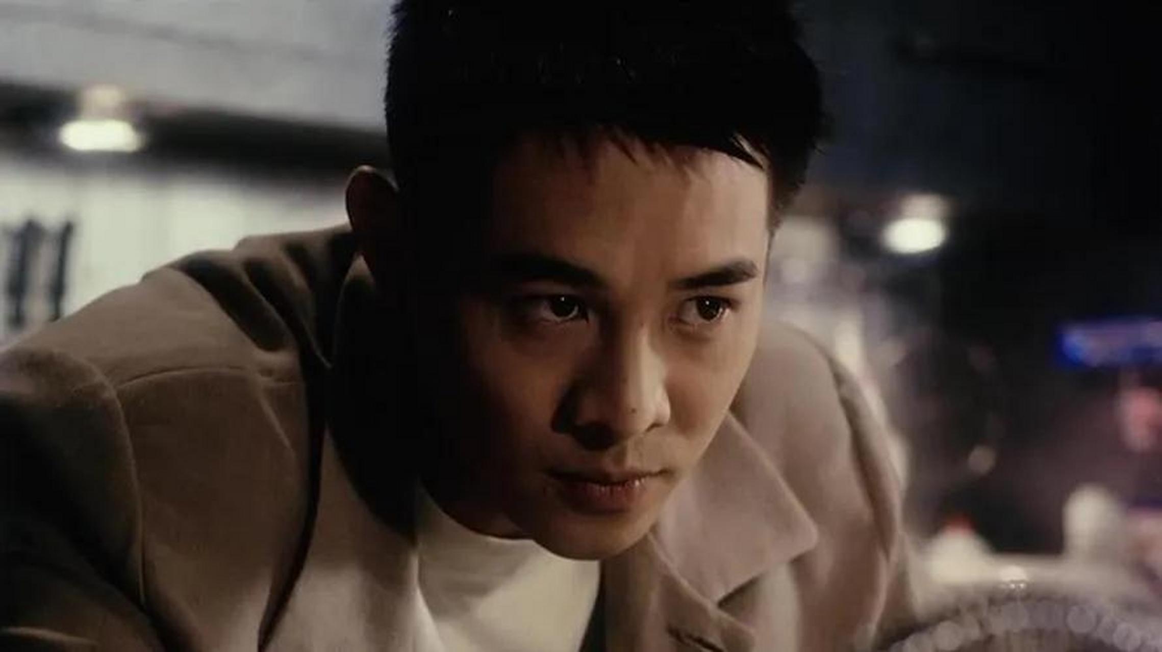 李连杰自曝,自己曾为了拍戏,在作品中展现肌肉,为了练成6块腹肌而打针