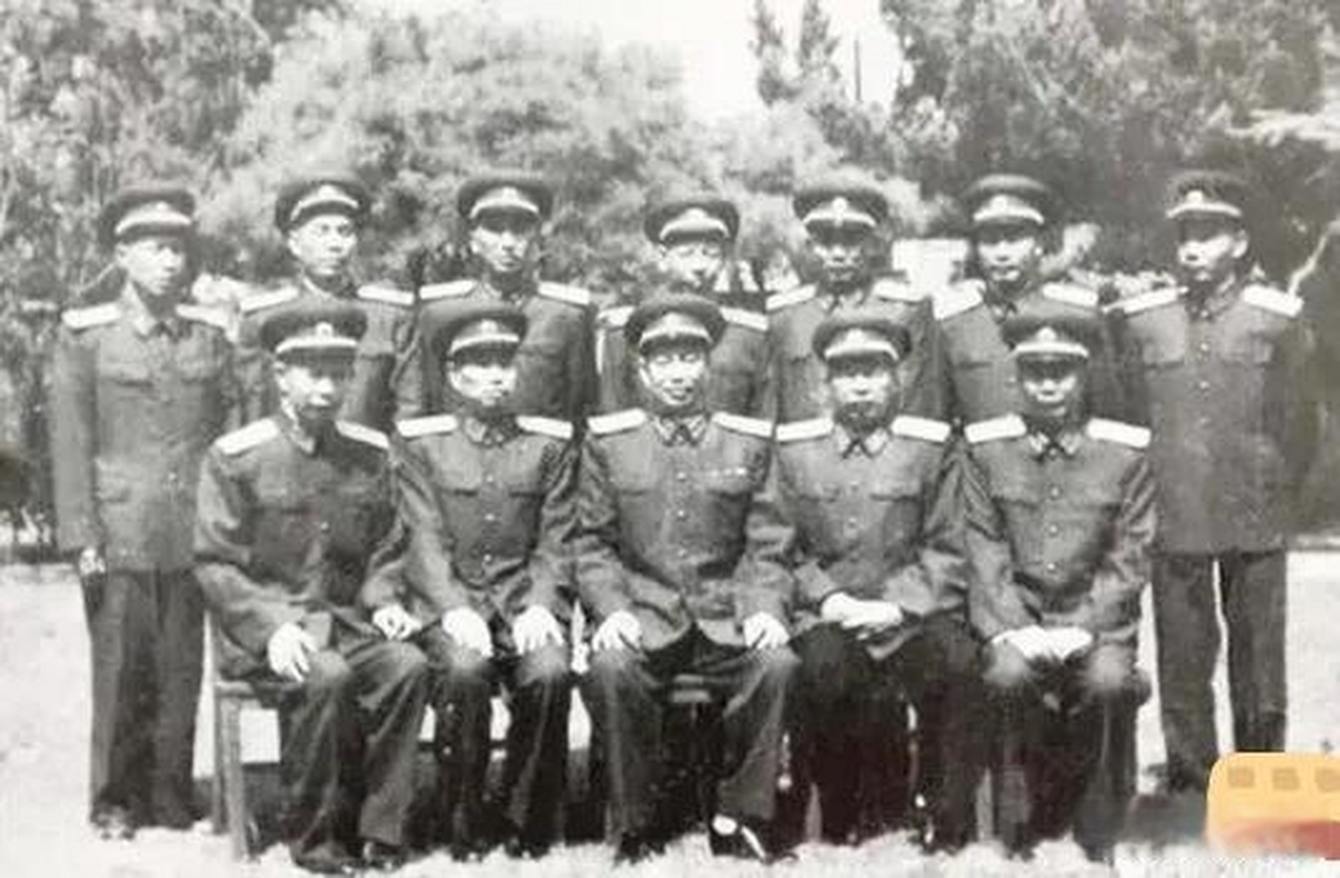 名將雲集的合影,南京軍事學院戰役系第二組學員(1954年9月~1957年7月)