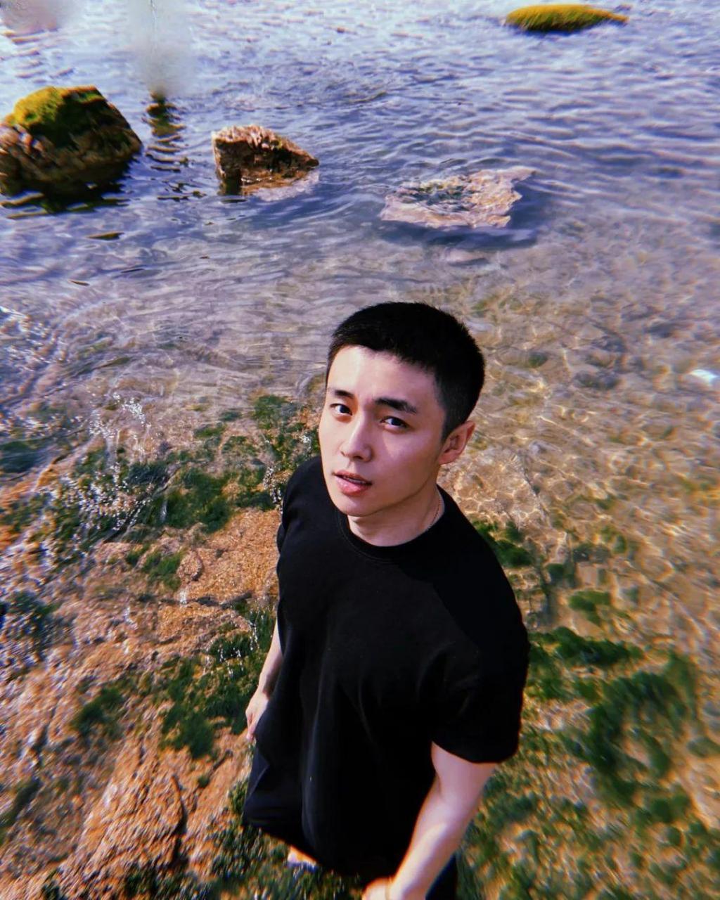 翟子路,这个名字在最近几年成为了年轻一代们喜欢的偶像.