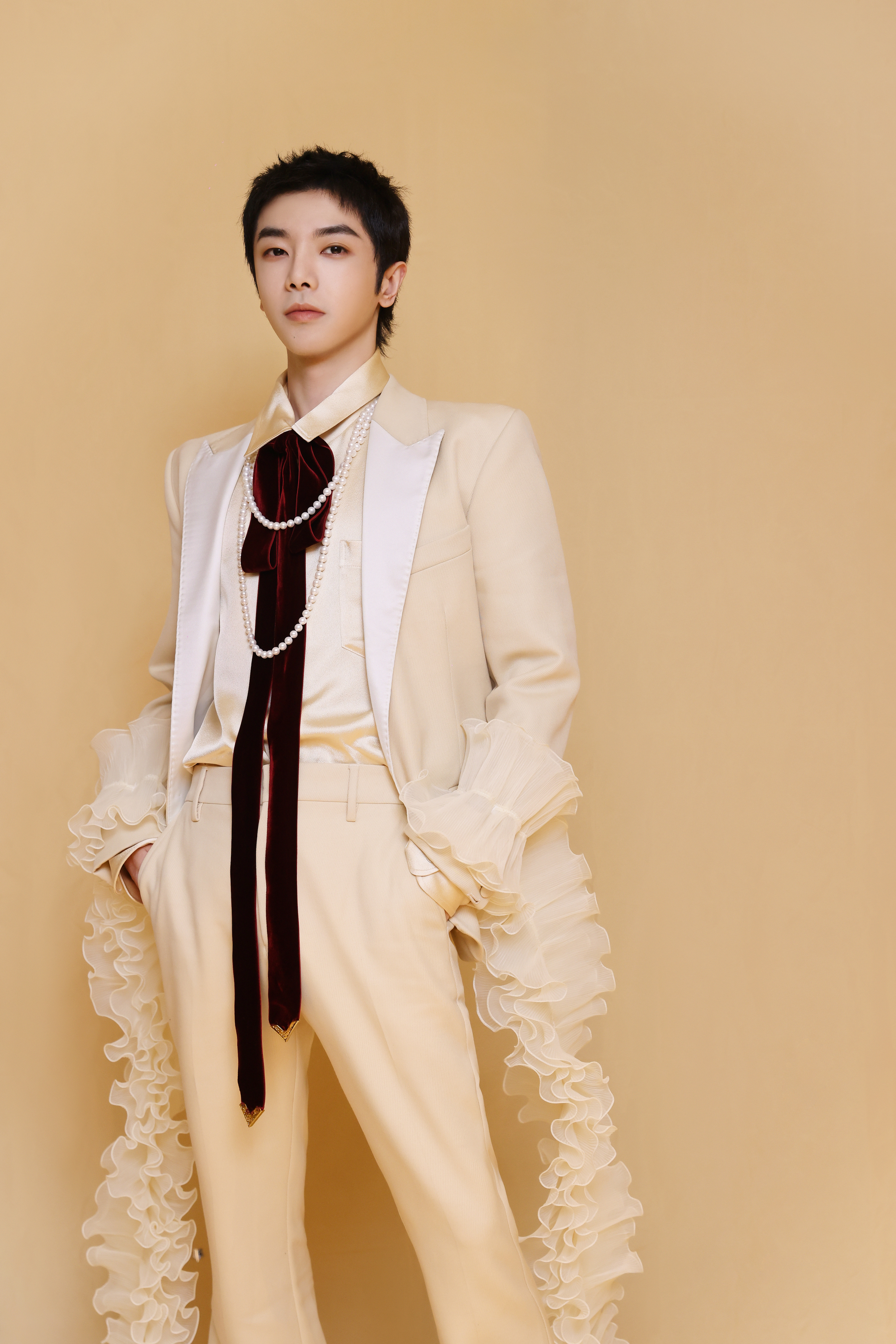 华晨宇 生活明朗,万物可爱.