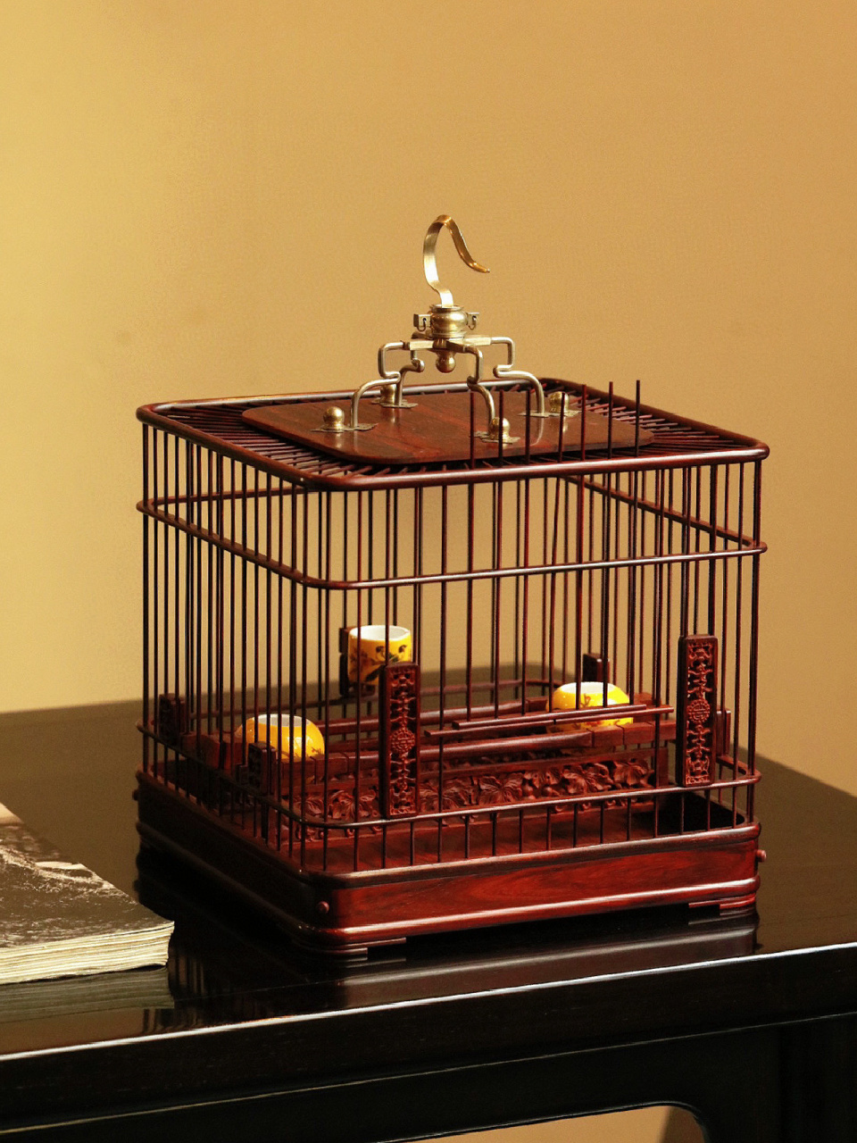 小叶紫檀 | 四方鸟笼 小叶紫檀精工榫卯,精巧别致, 体造型含蓄剂贩