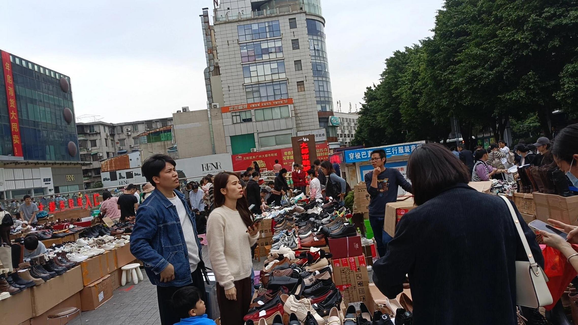 广州批发市场 上午去了广州锦东服装城,靠近石井地铁,从石井地铁站