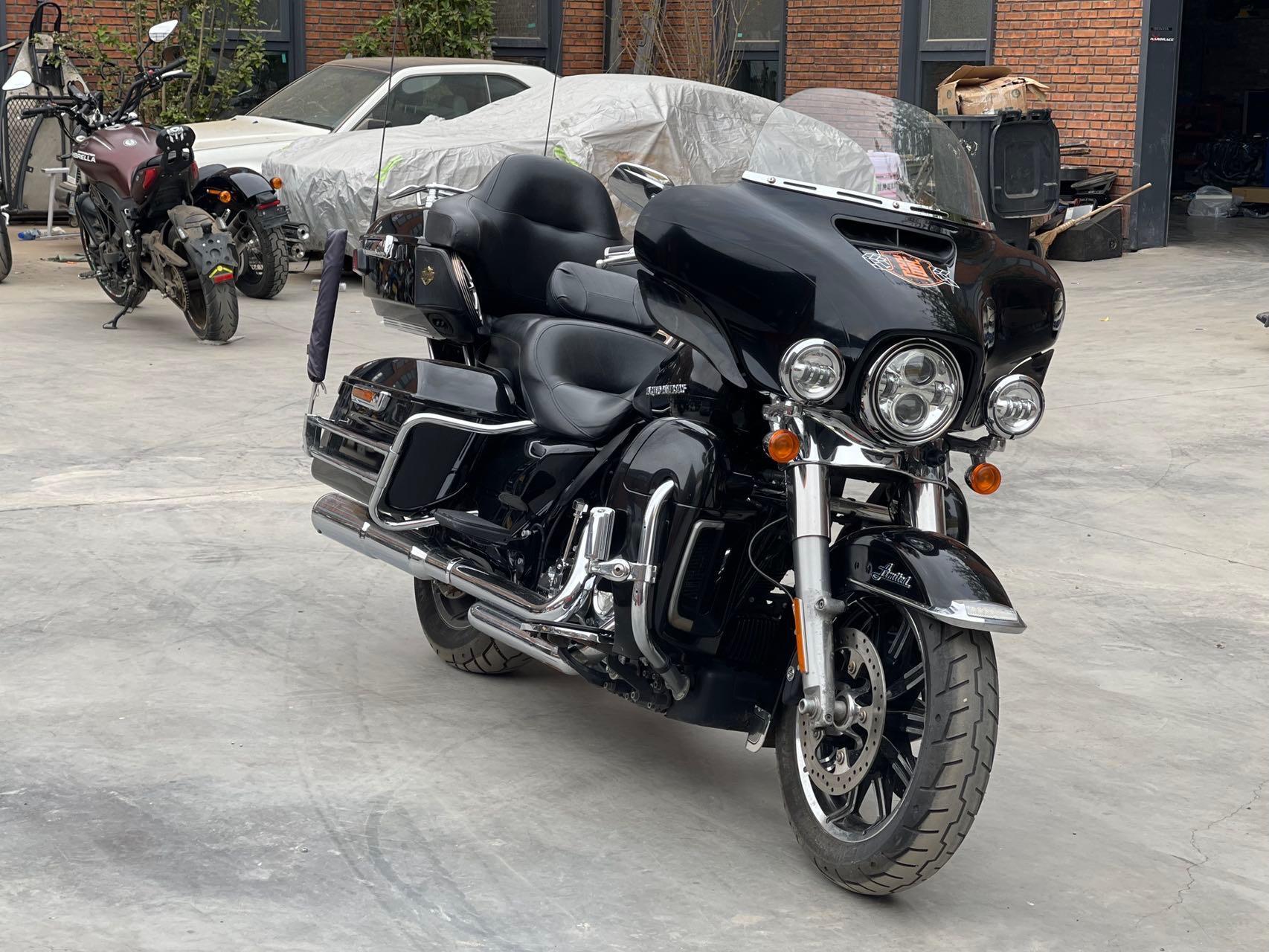 二手摩托车 哈雷旗舰滑翔 107立方.