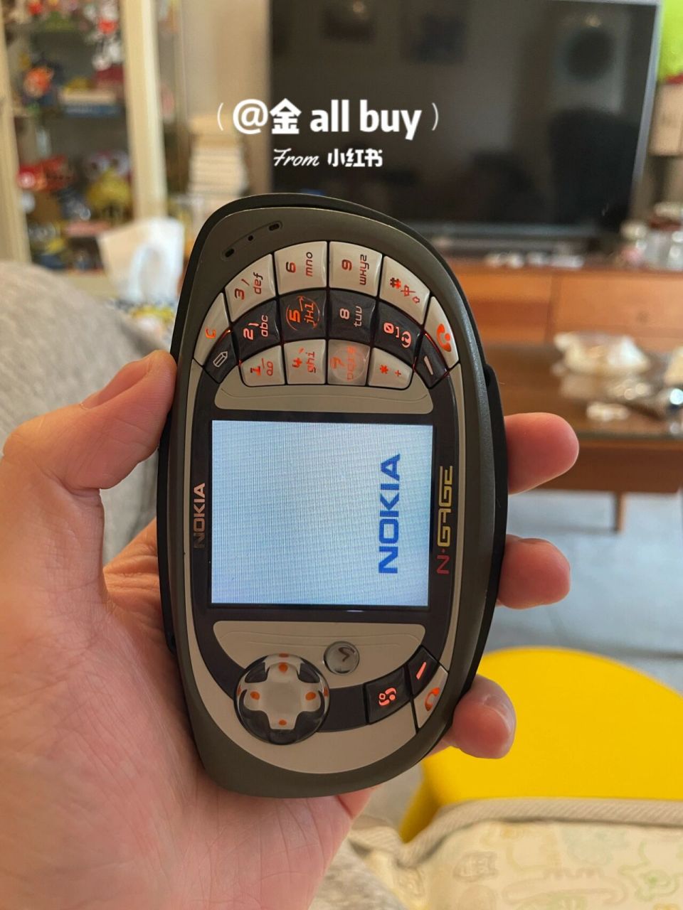 诺基亚n-gage qd游戏机手机 2004年,诺基亚推出ng的换代产品,诺基亚qd