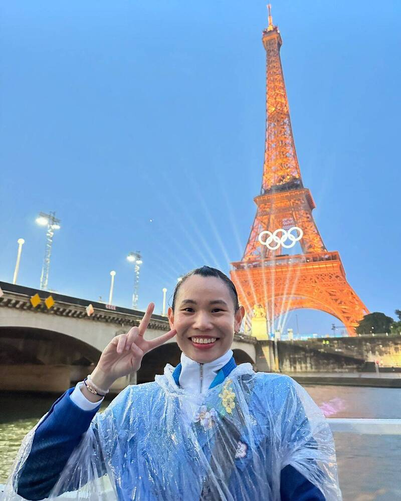 戴资颖#   戴资颖带伤参加巴黎奥运,小组赛败给泰国好友因达农浩滗