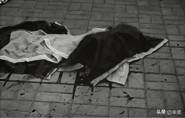 2007年,济南市中心发生了一起严重的车祸,一辆小轿车在路口突然爆炸