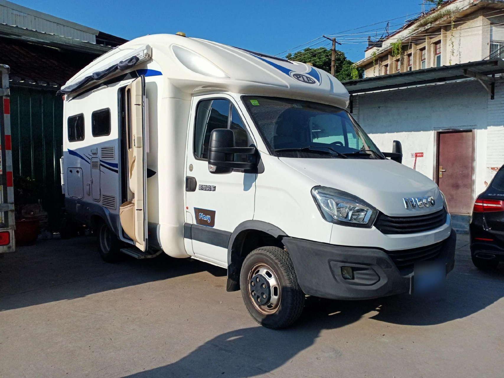 2019年5月上牌,亚特房车原厂上装,依维柯8at自动挡,第二手,5万多公里