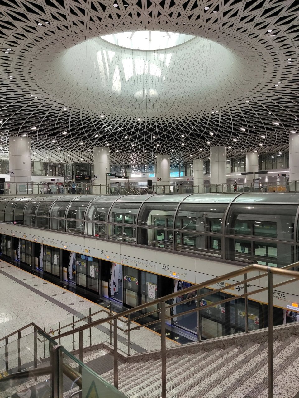 四线换乘的地铁枢纽,深圳之眼岗厦北站 第一次来岗厦北站的时候就发现