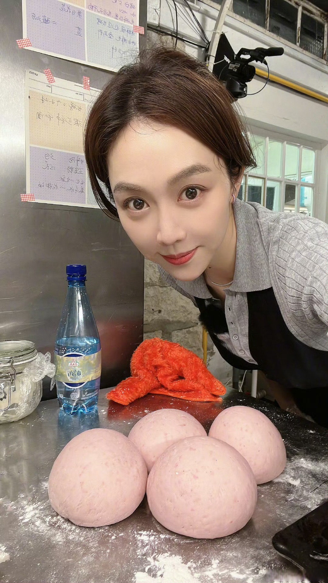 吴千语手撕帝王蟹超专业,和姜妍,罗拉一样会做饭,被明星夸能开餐厅,求