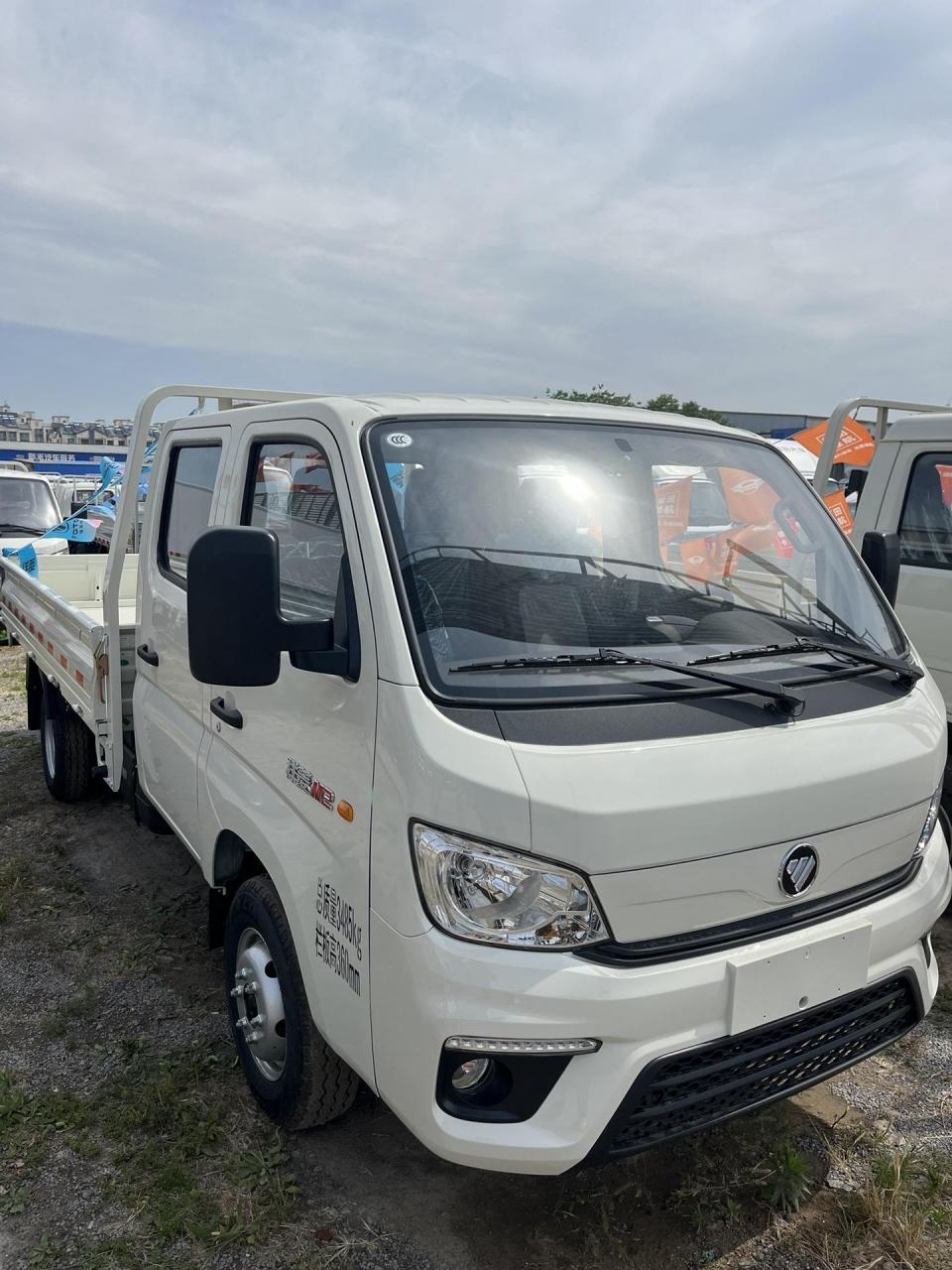 祥菱m2双排  后双胎 中控锁 电动门窗 方向助力 空调 倒车影像  双排