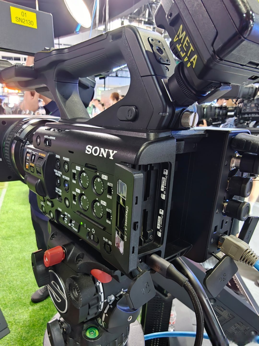 索尼今天也发布了新的手持机 pxw