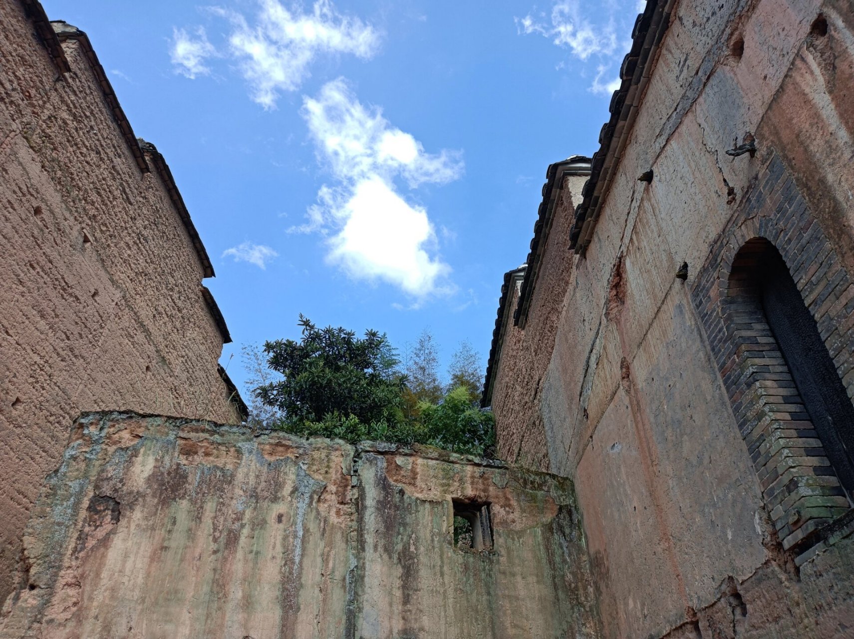 福建宁德古田县平湖镇 有关圆瑛法师的一个小镇,山清水秀,蓝天白云,有