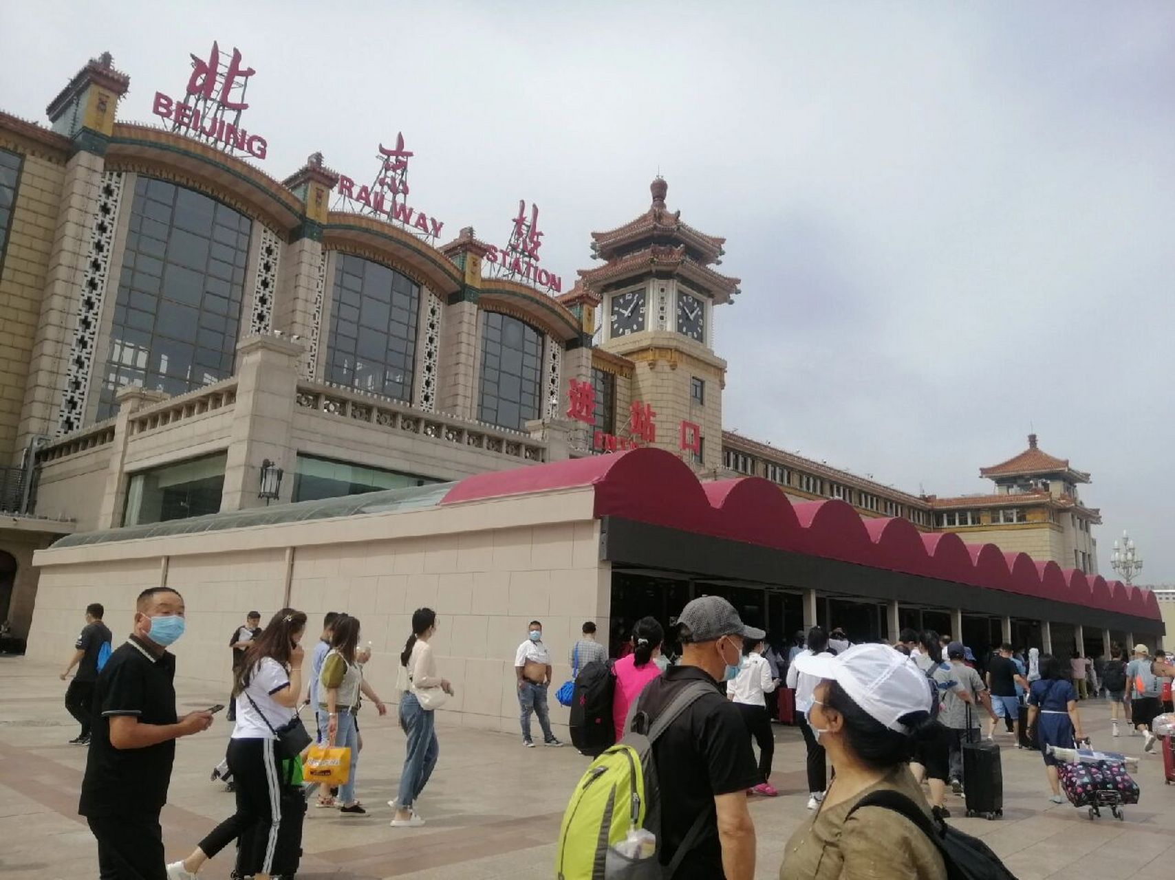 北京站～北京西站地铁换乘方式 北京站出站口左手边有地铁站 一,购买