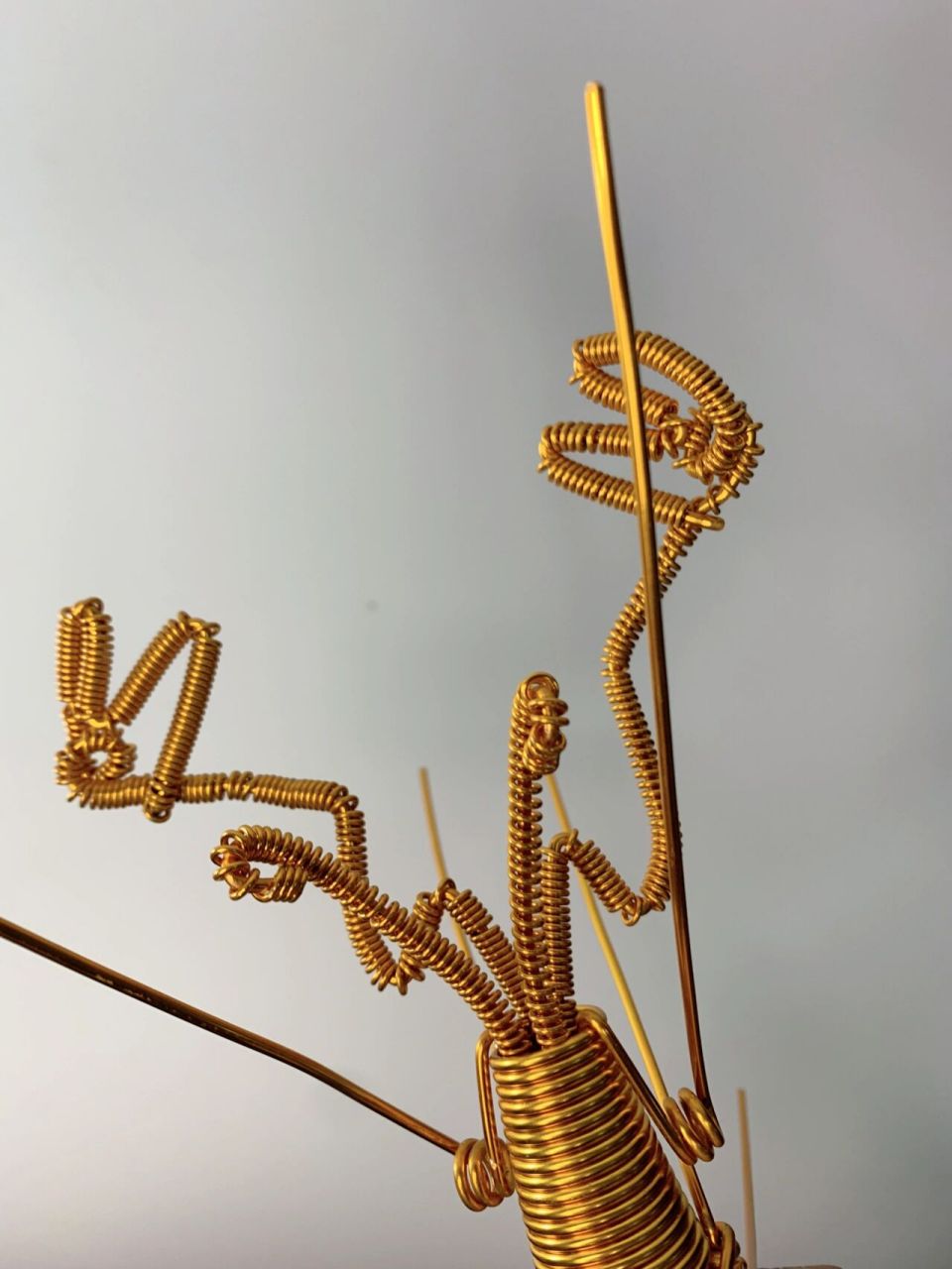 铝线手工编织的小龙虾图文教程 虾头和虾尾用锥形模具绕出来的锥形