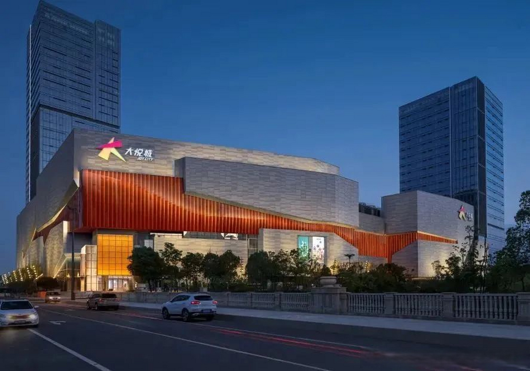 武汉光谷大悦城位于武汉东湖高新区,致力于在"年轻,时尚,潮流,品味"的