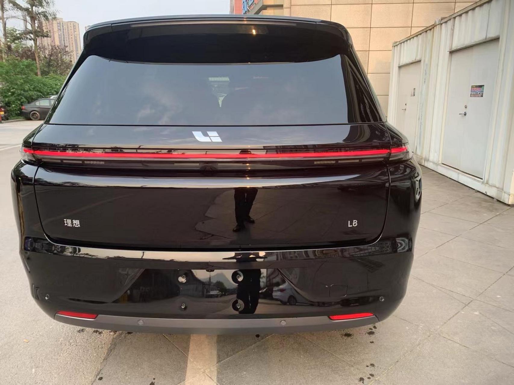 24款 理想l8 官方指导价321800 包牌出,价格优惠现车!